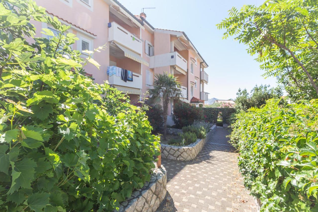 Apartments Ema & Mislav With Terrace Baška Exterior foto