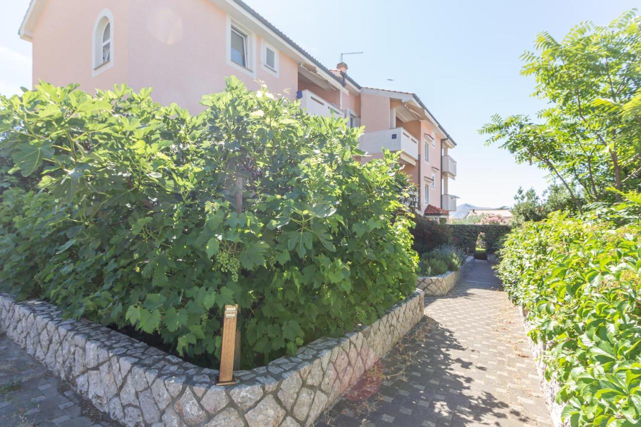 Apartments Ema & Mislav With Terrace Baška Exterior foto